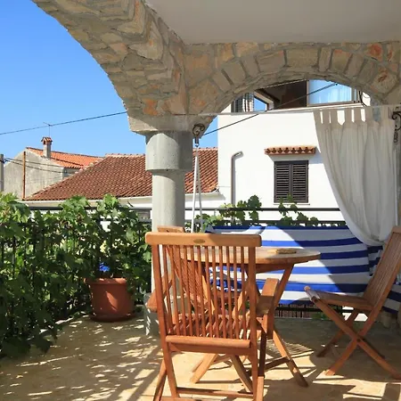 Apartment Basanija 7148a